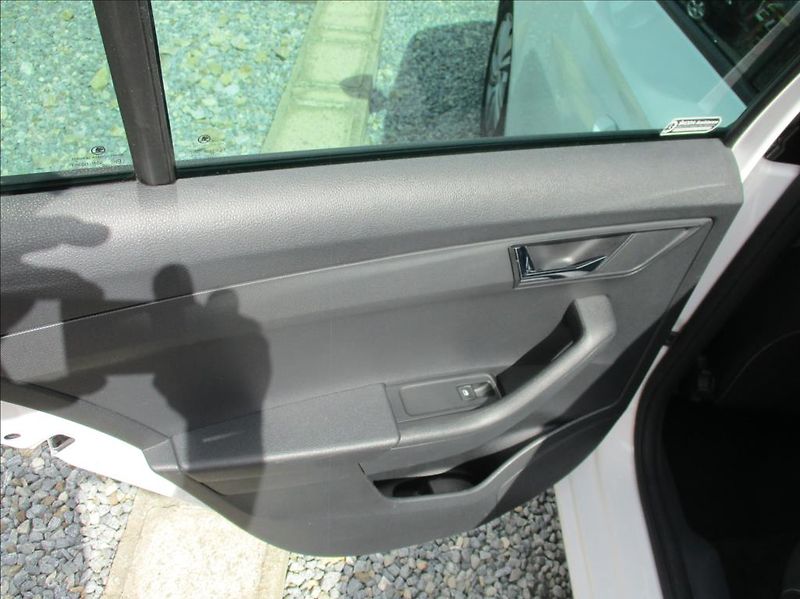 Škoda Fabia 1,0 TSI, klima,servis,DPH,CZ, - fotka 10 z 30