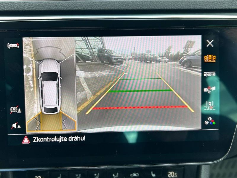 Škoda Superb (2022) kombi 2.0 TDI 7DSG L&K - fotka 11 z 35