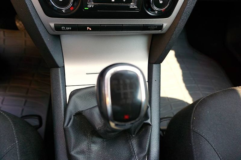 Škoda Octavia (2013) ELEGANCE 1,6 TDI 77 kW - fotka 26 z 29