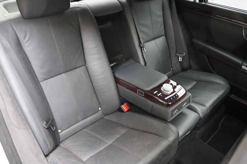 Mercedes-Benz Třídy S S 600 L 5.5 V12 AMG 380kW - fotka 46 z 50