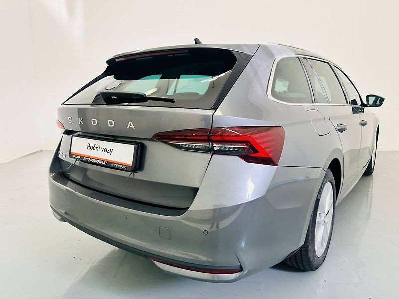 Škoda Octavia Combi Top Selection 2,0 TDI/11 - fotka 2 z 35