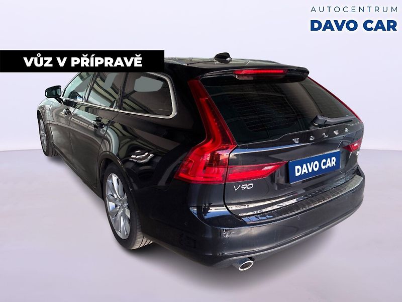 Volvo V90 2,0 D4 140kW Drive-E Momentum - fotka 2 z 29