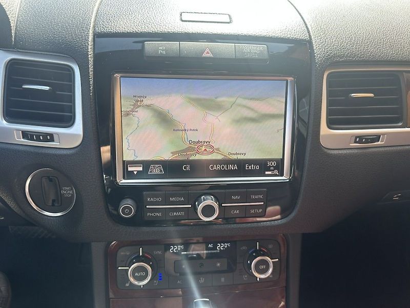 Volkswagen Touareg 3.0 V6 TDi BlueMotion - fotka 18 z 35