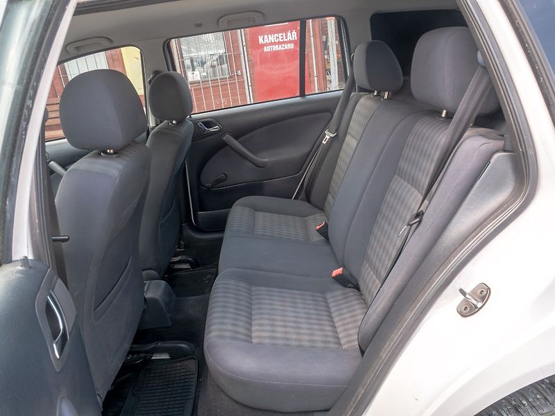Škoda Octavia (2008) ČR 1.9TDI 74KW – PO SERVISU - fotka 27 z 38