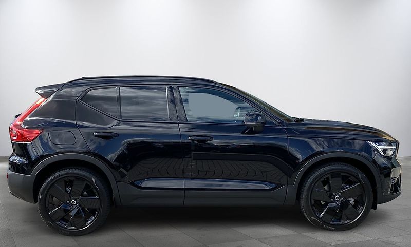 Volvo XC40 B3 PLUS BLACK EDITION ACC,360 - fotka 6 z 24