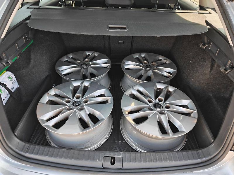 Škoda Octavia Ambition 6MP 2,0TDI - fotka 21 z 21