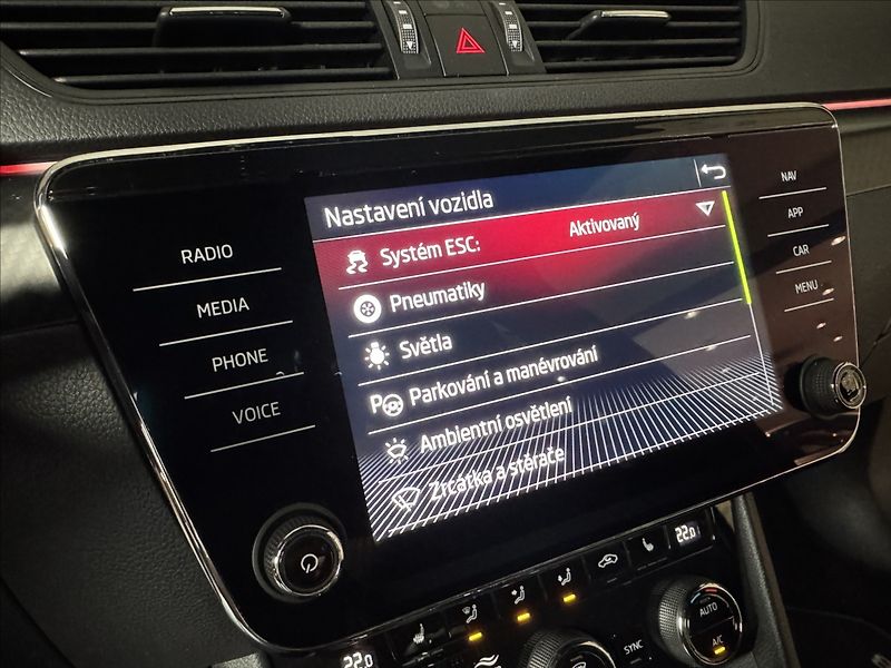Škoda Superb 1,5 TSi  DSG Sportline Virtual - fotka 30 z 48