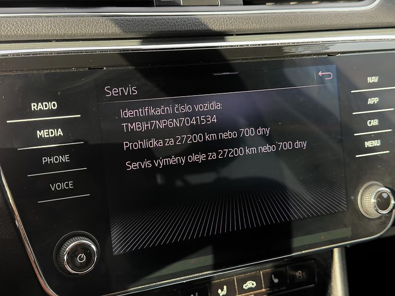Škoda Superb (2022) 2.0 TDi 110 kW/manual/tažné - fotka 22 z 23