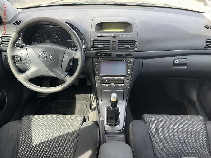 Toyota Avensis (2003) 1.8i, AC, TZ - fotka 8 z 17