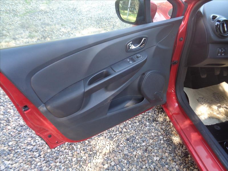 Renault Clio 0,9 0.9 TCI - fotka 17 z 18
