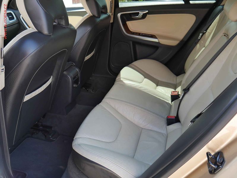 Volvo S60 (2011) 2.0T, ČR, Kůže, výhřev sed. - fotka 10 z 20