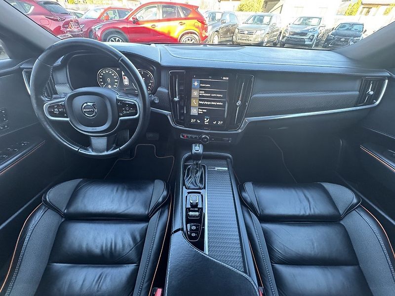 Volvo V90 (2018) 2.0D AWD Ocean Race LED - fotka 6 z 46