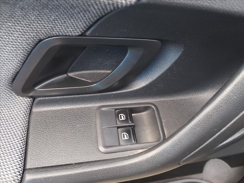 Škoda Fabia 1,2 TSi 63KW - fotka 13 z 14