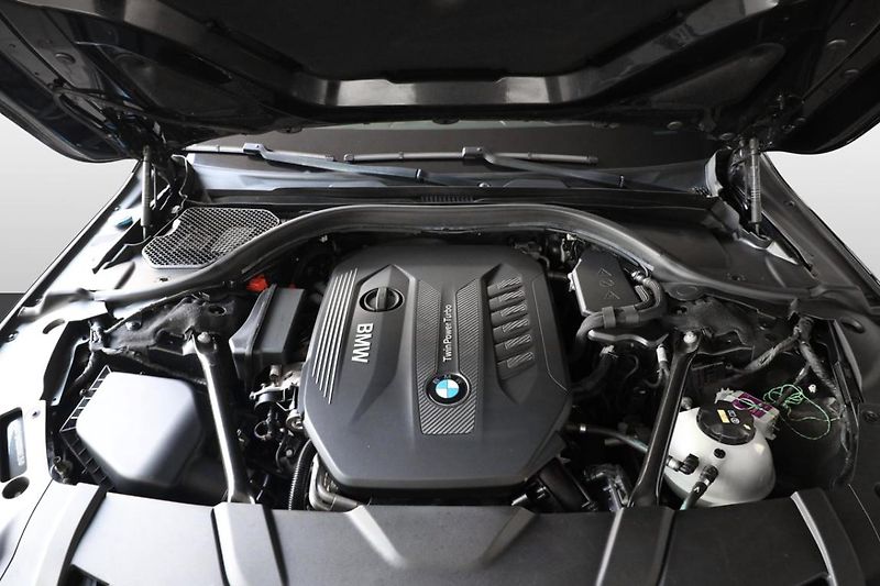 BMW Řada 7 740ld xDrive - fotka 13 z 40