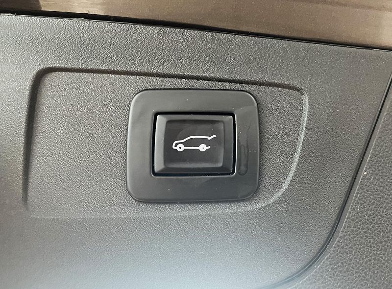 Opel Insignia ST 2,0CDTi 128kW 4X4, ČR - fotka 9 z 30