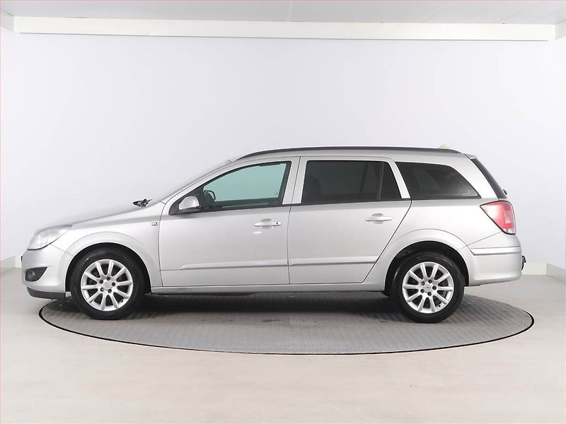 Opel Astra (2009) 1.7 CDTI, po STK, Tažné - fotka 3 z 16