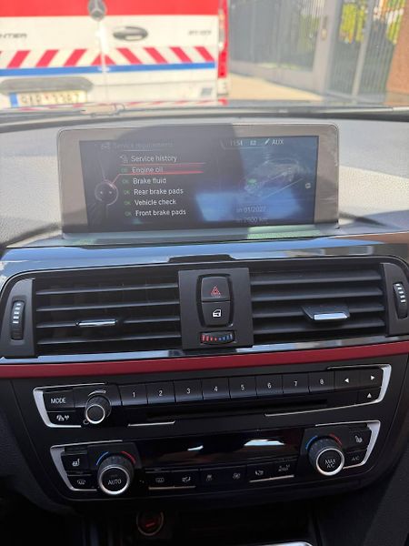 BMW Řada 3 (2015) 320d xDrive F30 - fotka 12 z 13