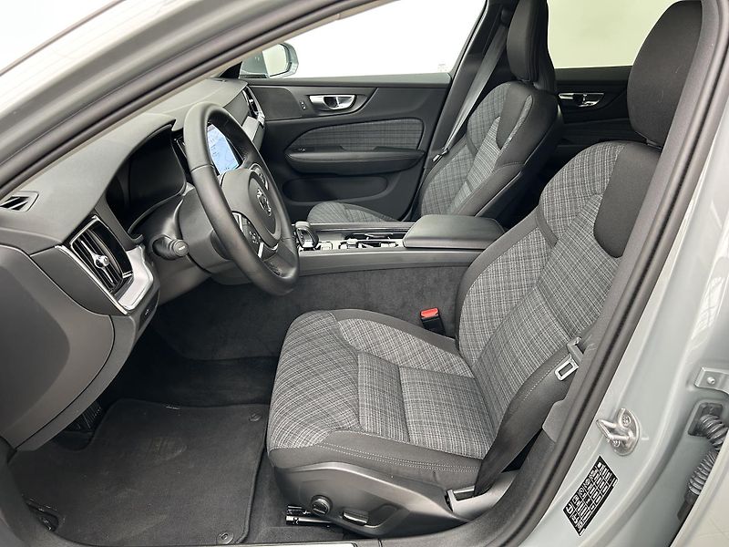 Volvo V60 2.0 B4 Core - fotka 11 z 29