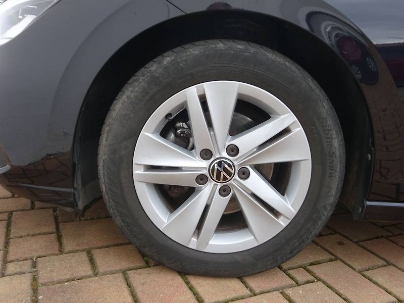 Volkswagen Golf (2022) 1,0 TSi/ 81kW  Life - fotka 9 z 28