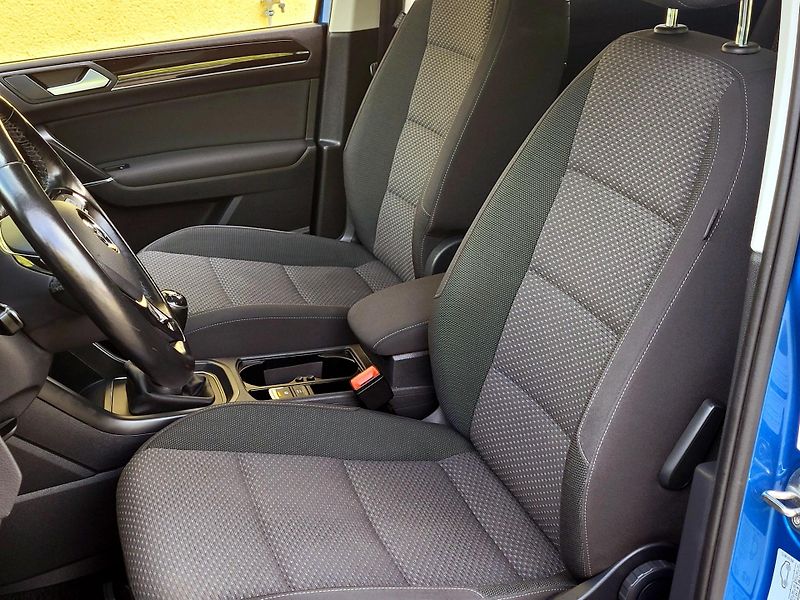 Volkswagen Touran TSi *CEBIA* 1.maj,SERV.KNIHA - fotka 30 z 47