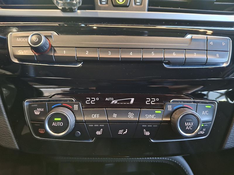 BMW X1 xDrive18d X-Line - fotka 14 z 24