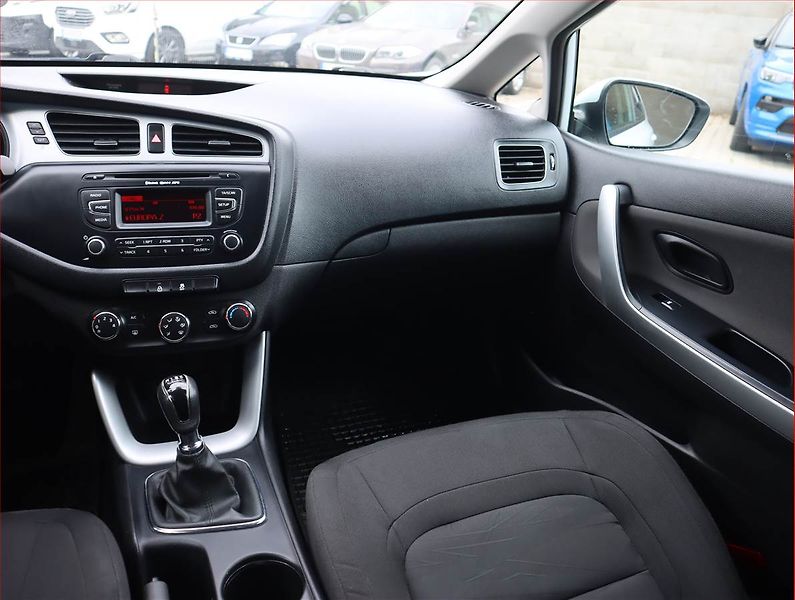 Kia Ceed (2012) Silver 1.4 CRDi - fotka 8 z 15