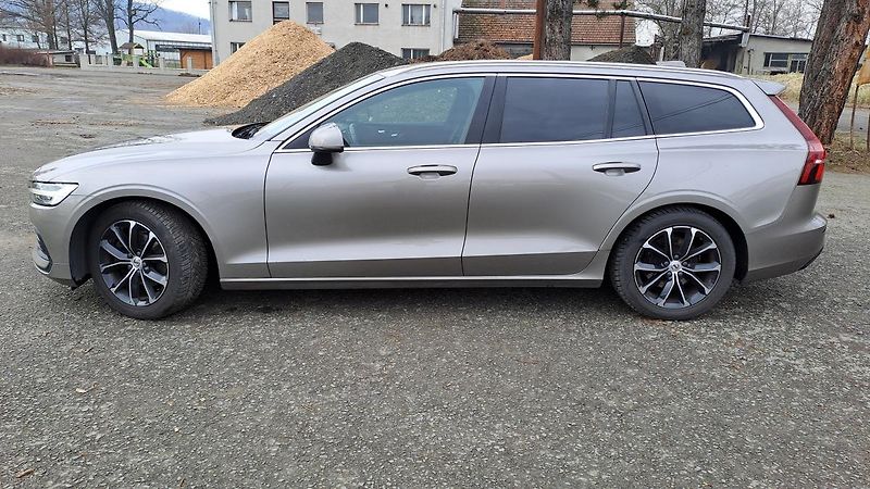 Volvo V60 2.0 D3 Momentum NAVI - fotka 4 z 31