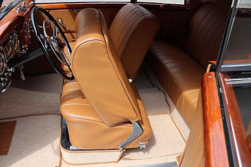 Mercedes-Benz W187 220B Cabrio na portálu TipCars.