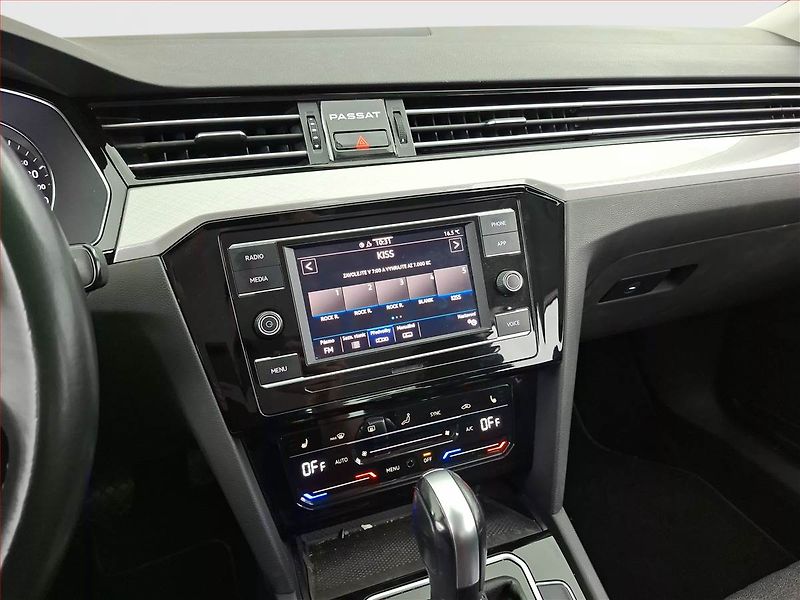 Volkswagen Passat (2022) 2.0 TDI - fotka 12 z 16