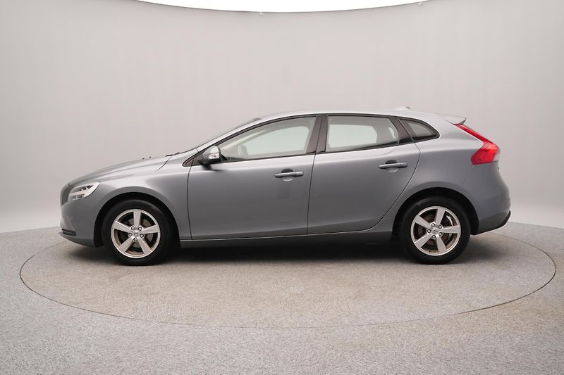 Volvo V40 D2 KINETIC  - fotka 7 z 47