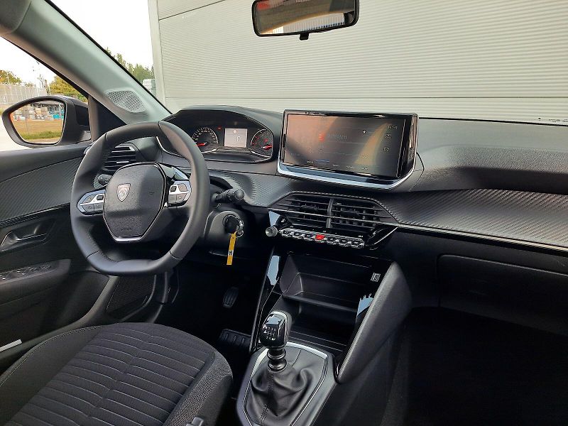 Peugeot 208 (2026) STYLE 1.2 TURBO 100k MAN6 - fotka 12 z 15
