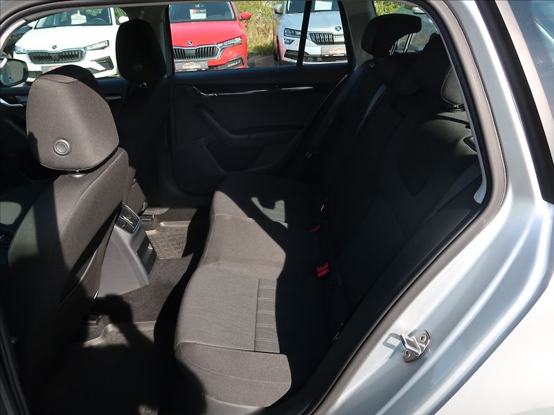 Škoda Octavia 1,6 TDi,85kW,Style,ČR,serv.kn. - fotka 17 z 28