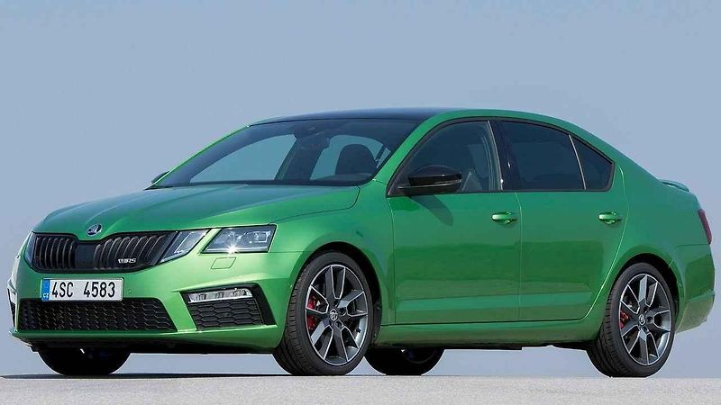 Neojblíbenějším autem roku je stejně jako před rokem Toyota Corolla. Připsala si 1 181 000 čárek.