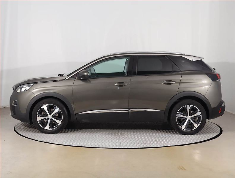 Peugeot 3008 (2019) Allure 1.2 PureTech - fotka 3 z 16