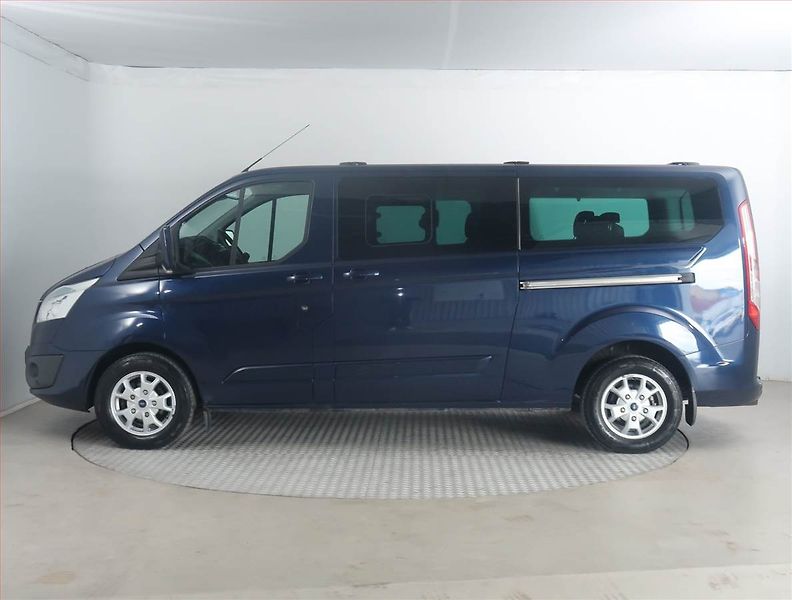 Ford Tourneo Custom (2013) Titanium 2.2 TDCi, 1Maj - fotka 3 z 18