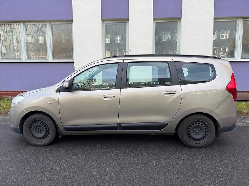 Dacia Lodgy 1,6 i / 7-míst / 1.maj./ ČR /  - fotka 2 z 24