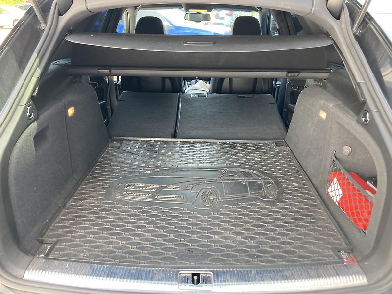 Audi A4 (2011) S-line Avant 3,0TDi V6 176kW  - fotka 21 z 22