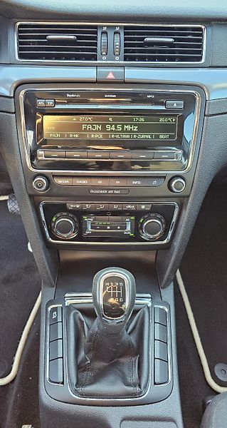 Škoda Superb 1.4 TSI 92 kW,TAŽNÉ,SERVISKA - fotka 23 z 50