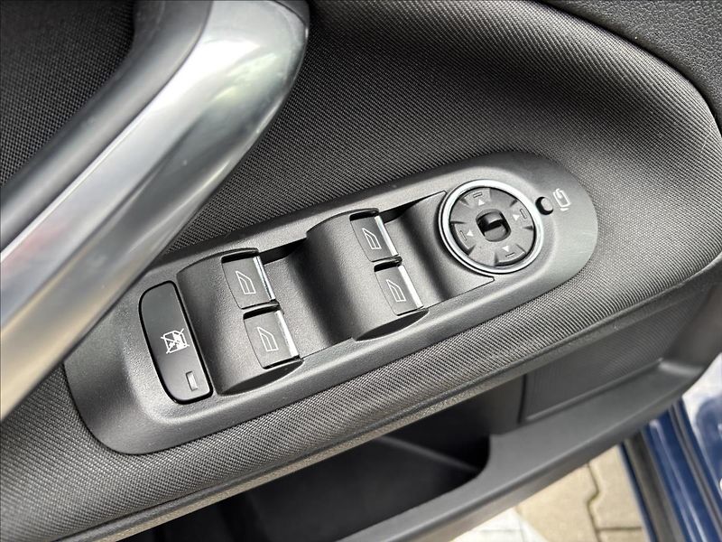 Ford Mondeo 1,6 EcoBoost 118kW Titanium - fotka 20 z 35