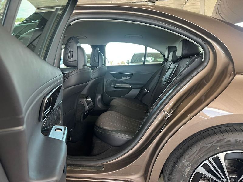 Mercedes-Benz Třídy E E 220d 4MATIC - fotka 14 z 20