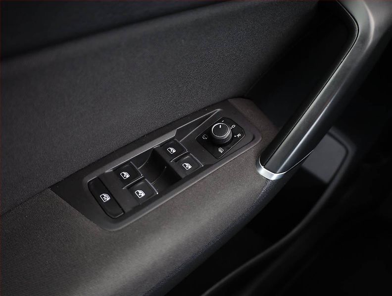 Volkswagen Touran (2016) 2.0 TDI, Automat, 7 míst - fotka 12 z 19