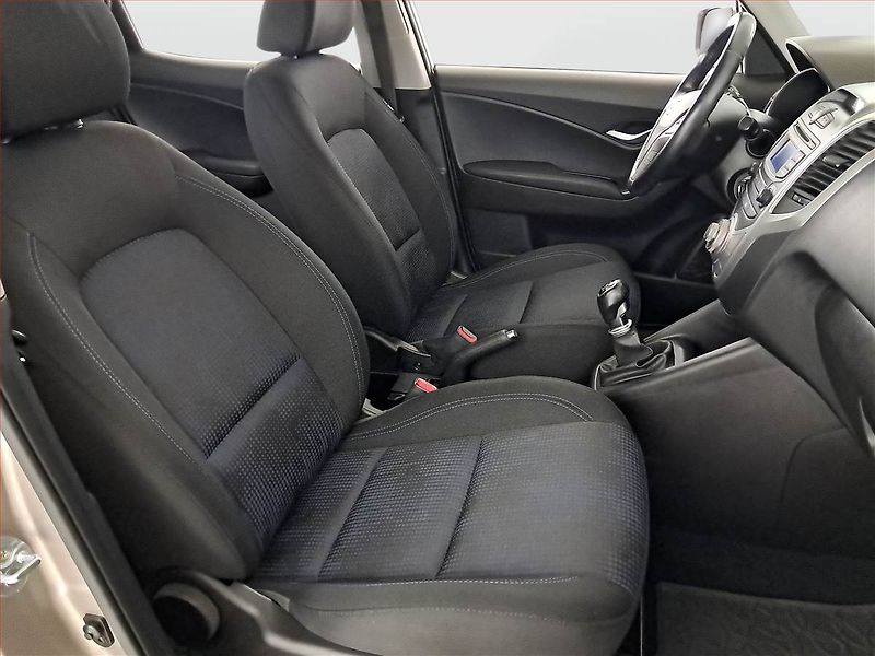 Hyundai ix20 (2017) 1.4 CVVT - fotka 9 z 16