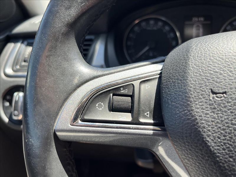 Škoda Rapid 1,6 TDi 66KW KLIMA STK 6/28 - fotka 22 z 32