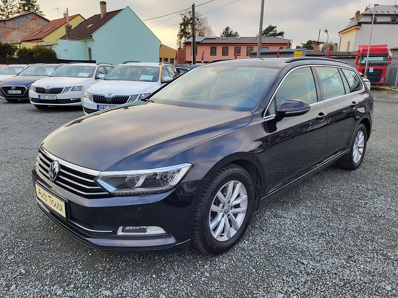 Volkswagen Passat 2.0 TDi 140kW DSG COMFORTLINE - fotka 1 z 49