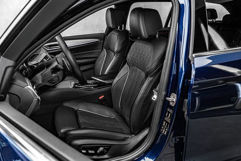 BMW Řada 5 540d Touring xDrive M Sport - fotka 14 z 23
