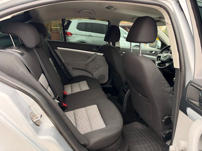 Škoda Octavia (2010) 1,2 TSI 77 Kw - fotka 25 z 30