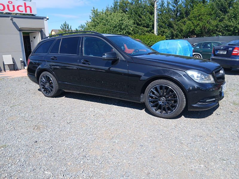 Mercedes-Benz Třídy C 180 CDI, AMG optik, Facelift - fotka 9 z 39