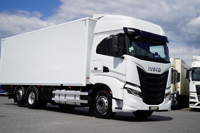 Iveco S-WAY (2021) 420 / E 6 / KONTENER + WINDA / - fotka 31 z 47