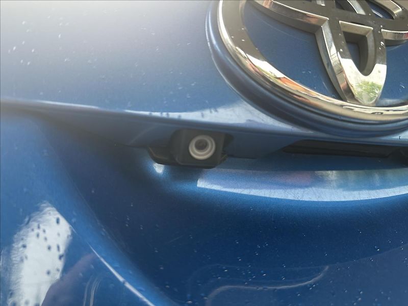Toyota Auris 1,6 EXCLUSIVE - fotka 26 z 28