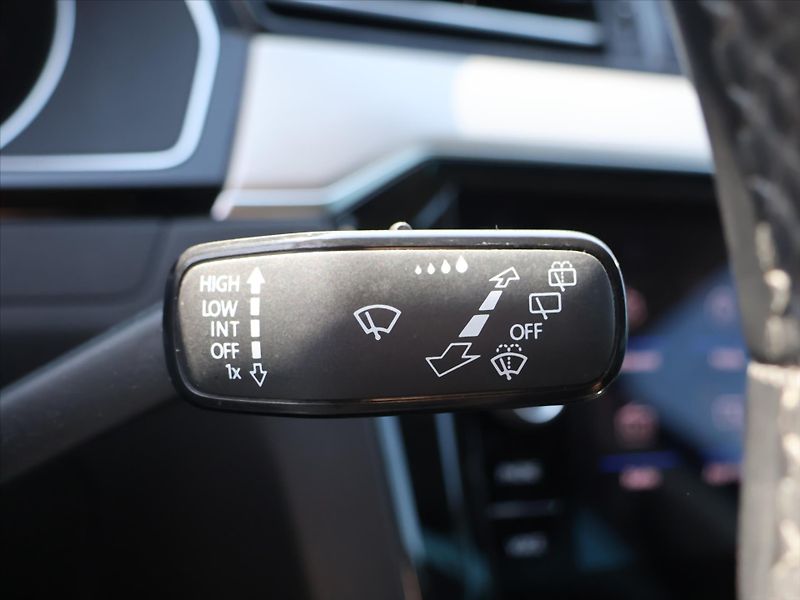 Volkswagen Passat 2,0 TDI 110kW DSG Elegance - fotka 23 z 39